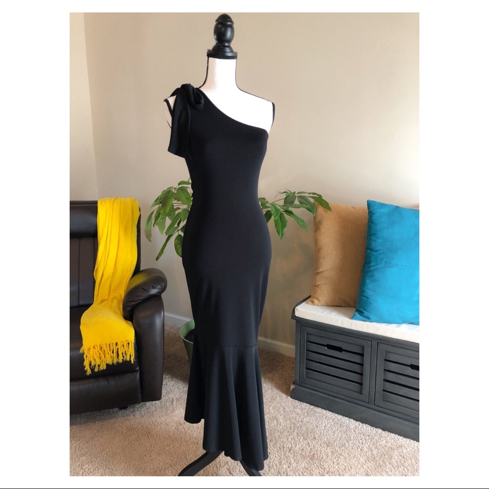 BOUTIQUE BLACK DRESS